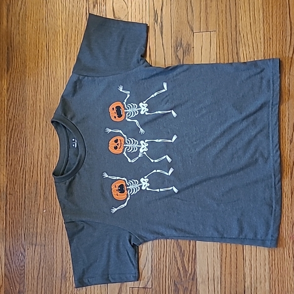 LIKE NEW Halloween Soft Tee - Picture 2 of 4